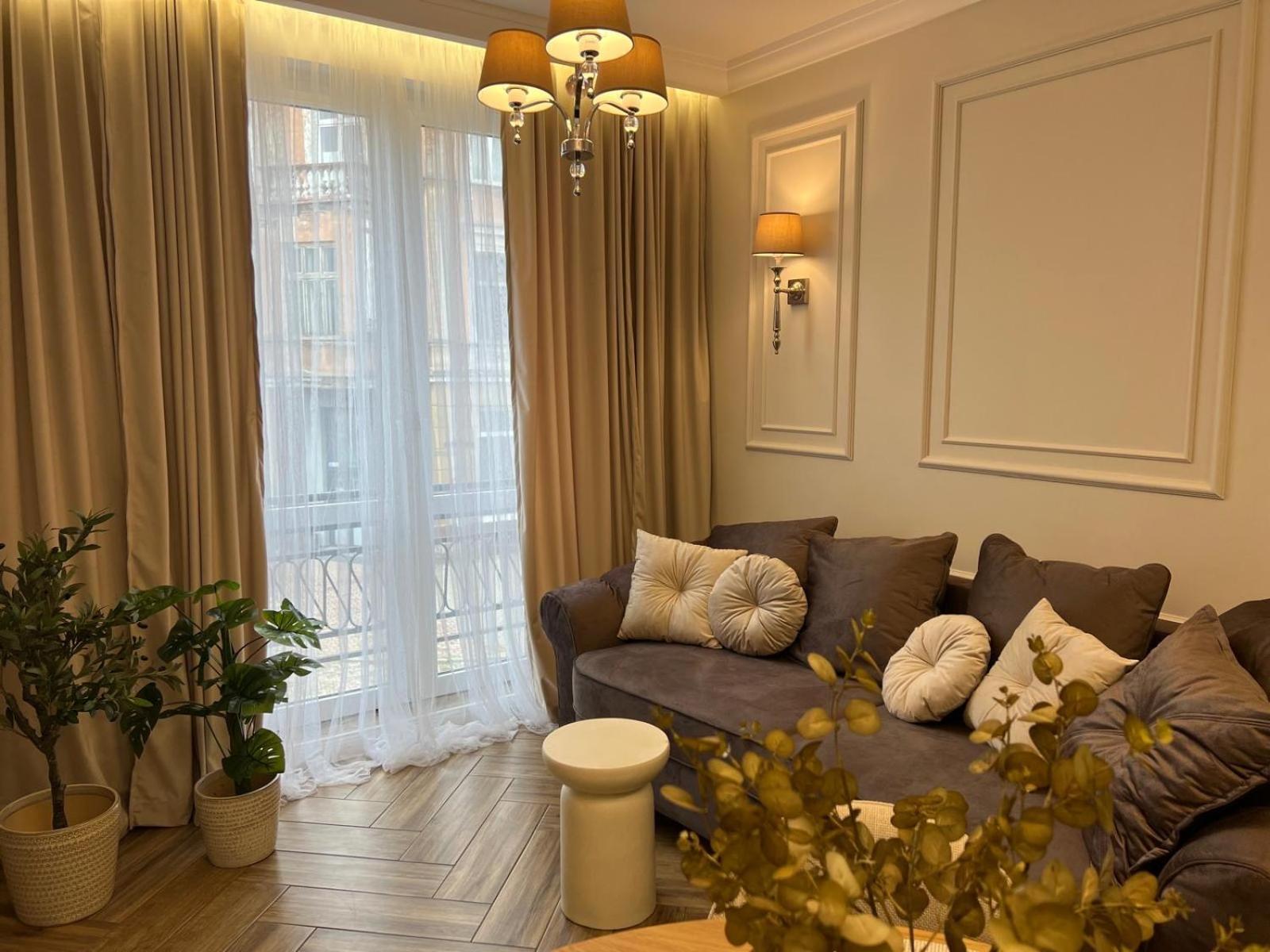 Family & Business Sauna Apartments Plac Wolnosci Centrum Downtow, - Piekny Apartament - 5 Bedroom With Private Sauna, Bath With Hydromassage, Parking, Catering Options 凯尔采 外观 照片