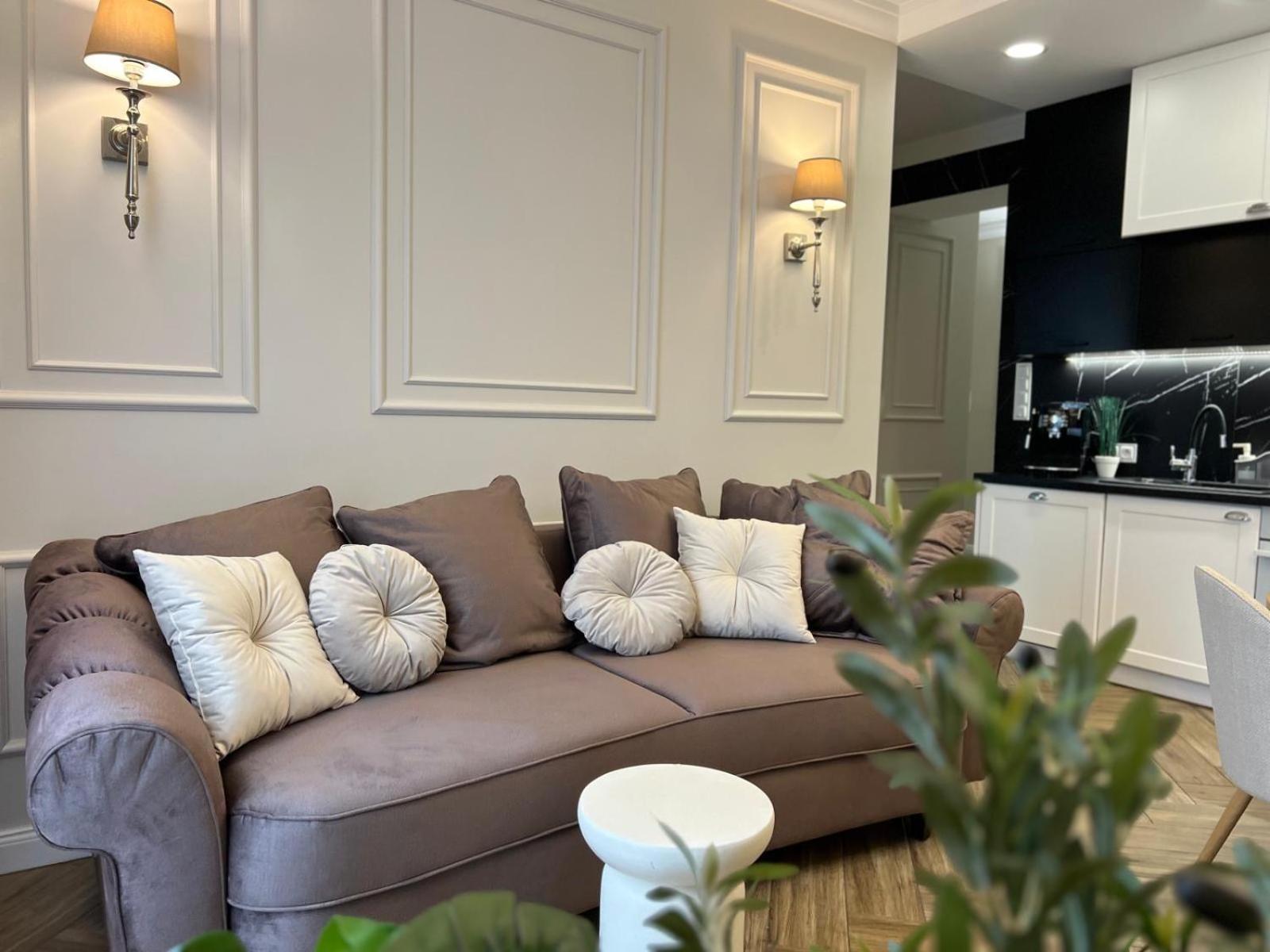 Family & Business Sauna Apartments Plac Wolnosci Centrum Downtow, - Piekny Apartament - 5 Bedroom With Private Sauna, Bath With Hydromassage, Parking, Catering Options 凯尔采 外观 照片