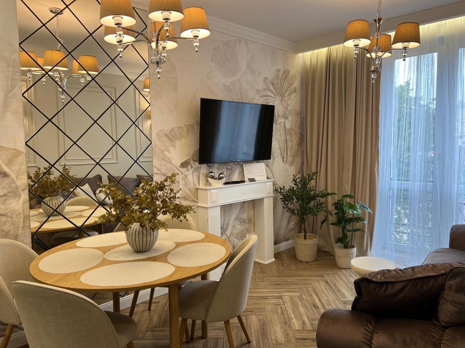 Family & Business Sauna Apartments Plac Wolnosci Centrum Downtow, - Piekny Apartament - 5 Bedroom With Private Sauna, Bath With Hydromassage, Parking, Catering Options 凯尔采 外观 照片