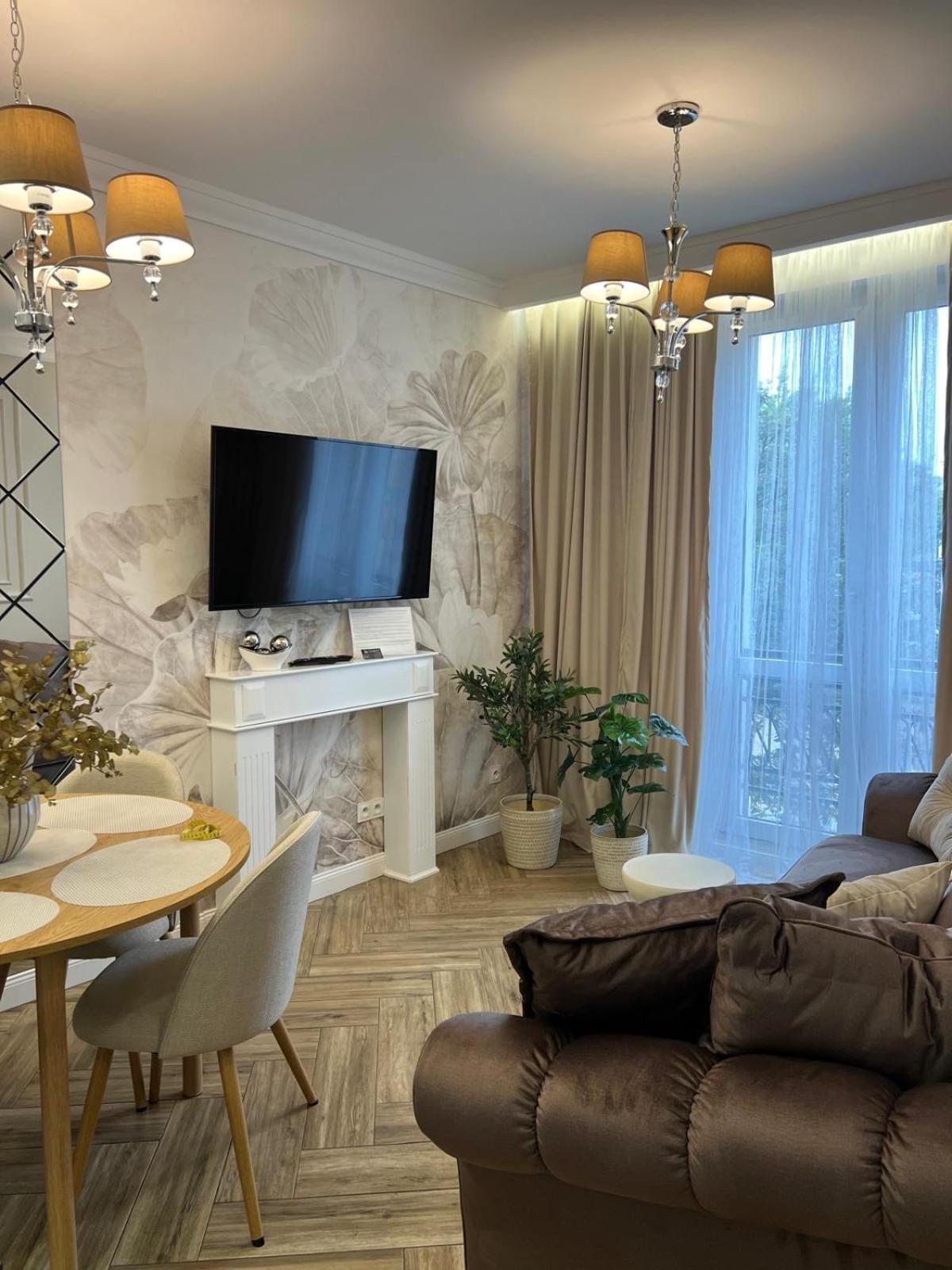 Family & Business Sauna Apartments Plac Wolnosci Centrum Downtow, - Piekny Apartament - 5 Bedroom With Private Sauna, Bath With Hydromassage, Parking, Catering Options 凯尔采 外观 照片