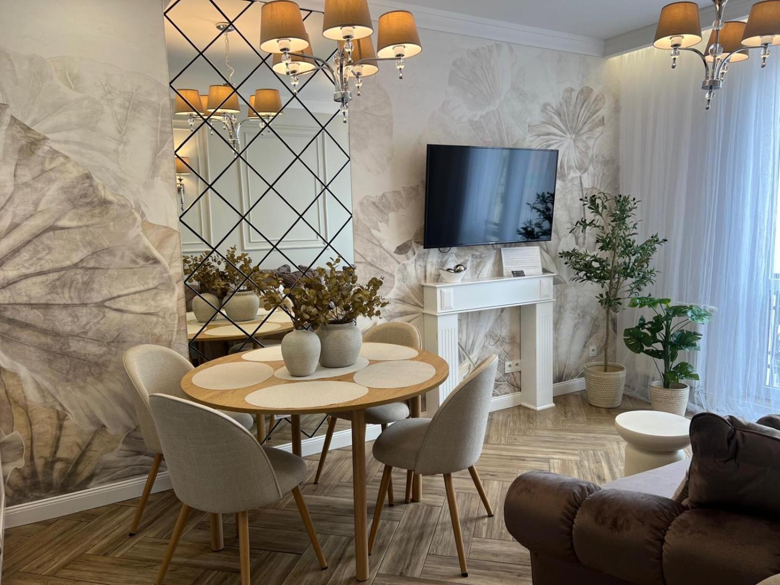 Family & Business Sauna Apartments Plac Wolnosci Centrum Downtow, - Piekny Apartament - 5 Bedroom With Private Sauna, Bath With Hydromassage, Parking, Catering Options 凯尔采 外观 照片