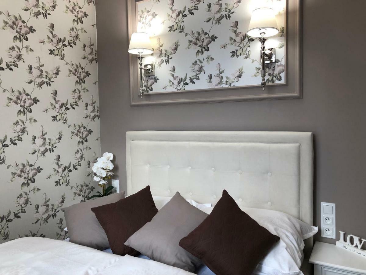 Family & Business Sauna Apartments Plac Wolnosci Centrum Downtow, - Piekny Apartament - 5 Bedroom With Private Sauna, Bath With Hydromassage, Parking, Catering Options 凯尔采 外观 照片