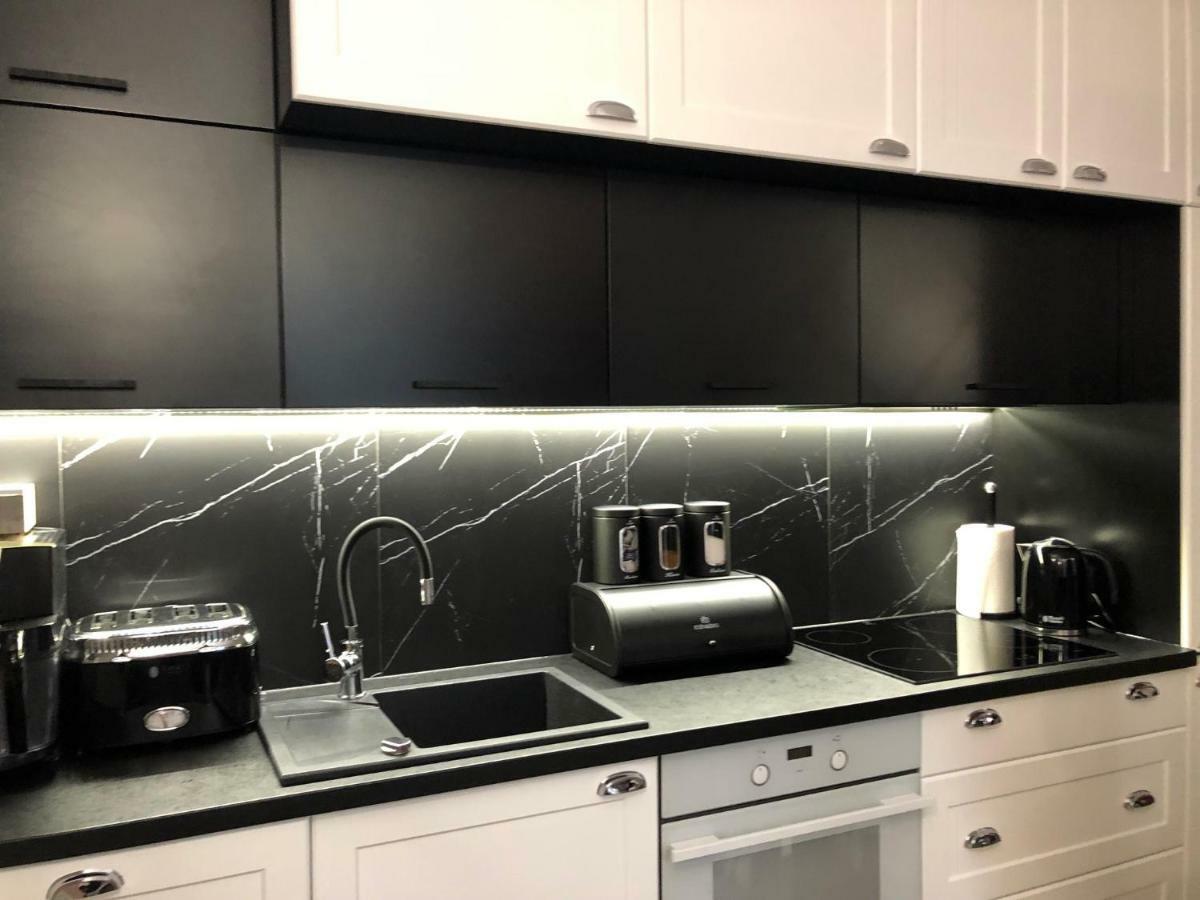 Family & Business Sauna Apartments Plac Wolnosci Centrum Downtow, - Piekny Apartament - 5 Bedroom With Private Sauna, Bath With Hydromassage, Parking, Catering Options 凯尔采 外观 照片